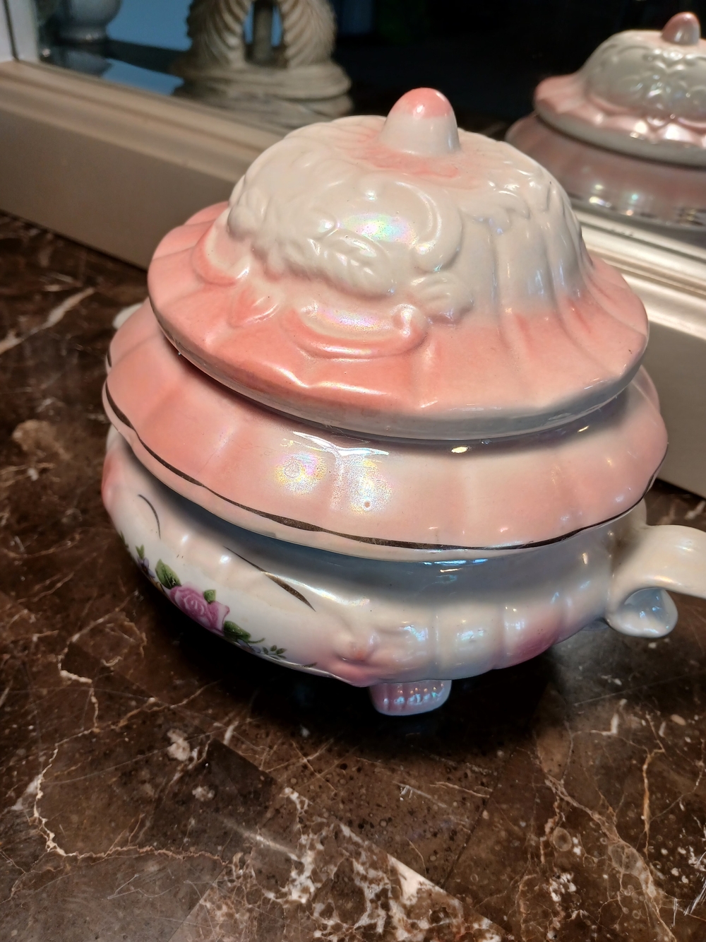 Vintage Chinese Pink & White Iridescent Porcelain Ginger Jar 5.5" Tall With Lid - Picture 12 of 16